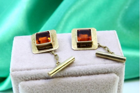 Botões de punho em ouro amarelo em forma quadrada com tanzanites laranjas.